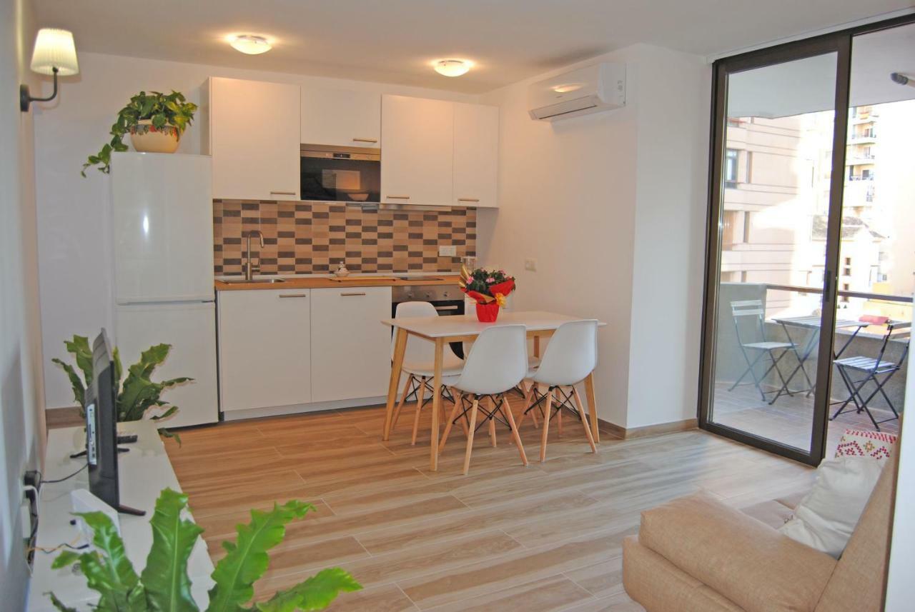 Recently Refurbished Apartment With Sea Views. Fuengirola Buitenkant foto